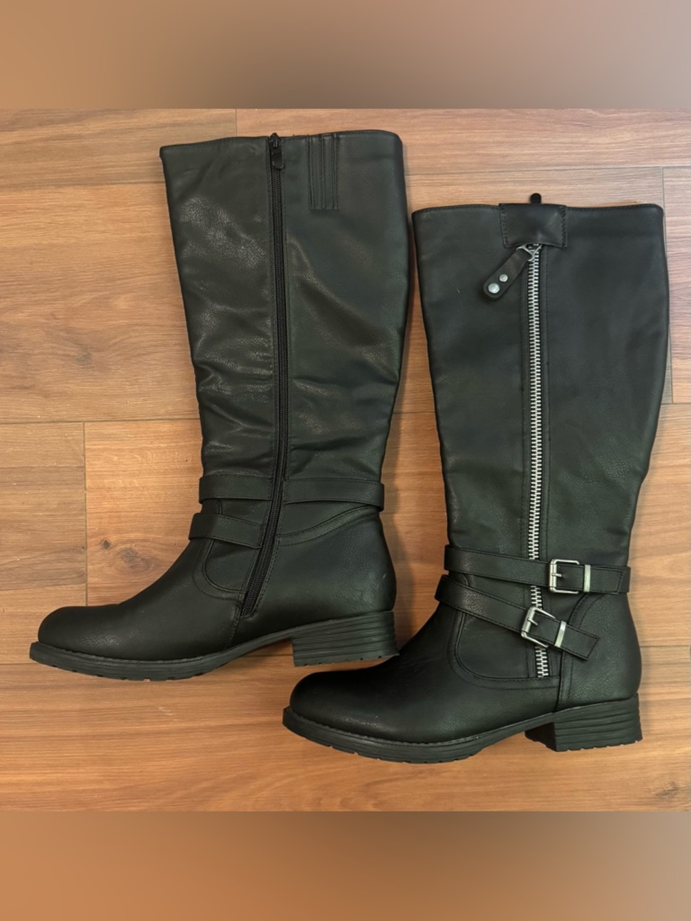 Classic Black Knee-High Women's Boots - Sleek Zipper Detail